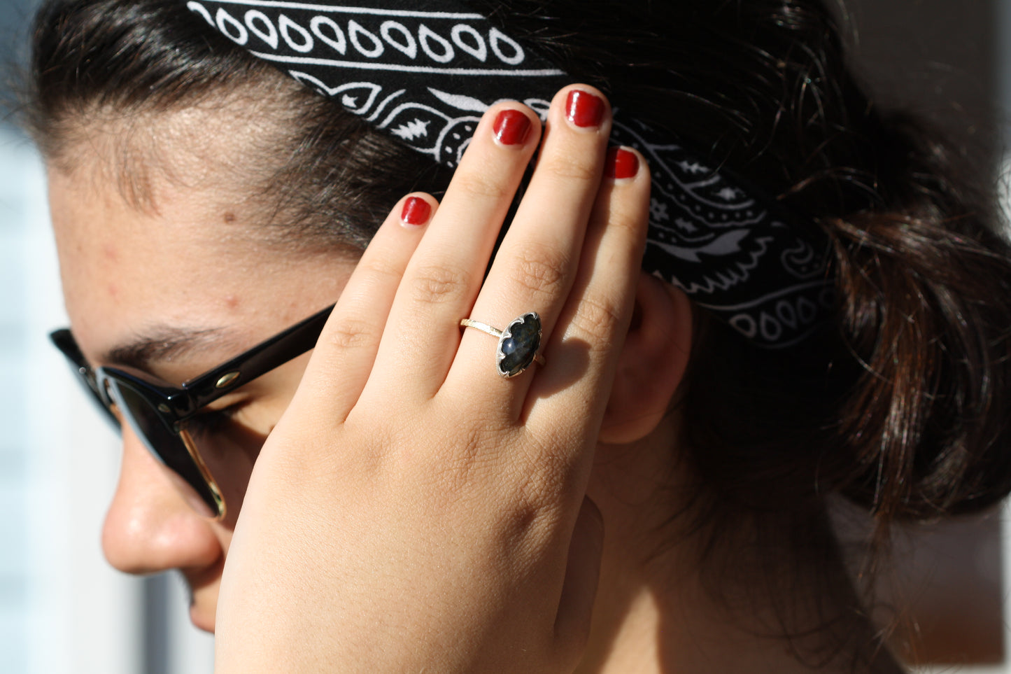 MISE À JOUR : Bague en argent cabochon saphir noir naturel et or 9 carats