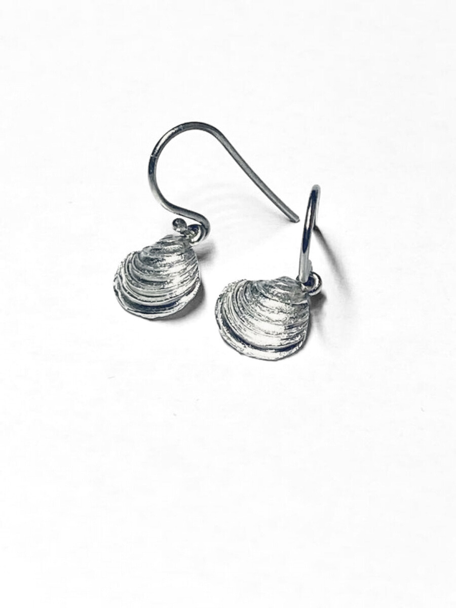 Petites boucles d'oreilles coquillage en argent côtier