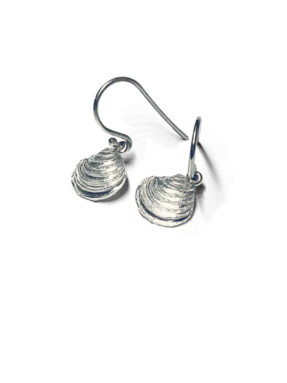 Petites boucles d'oreilles coquillage en argent côtier