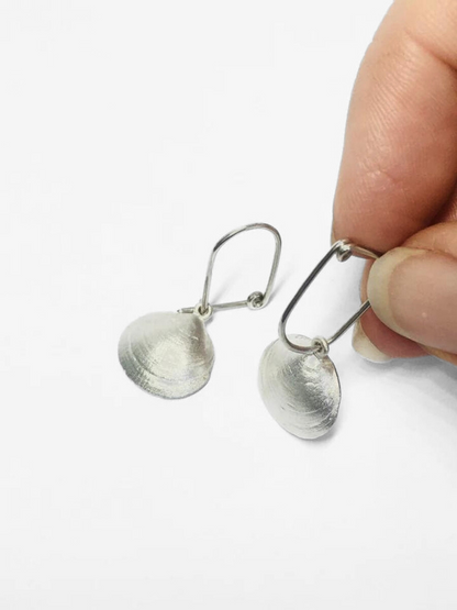 Boucles d'oreilles coquillage en argent patiné côtier 