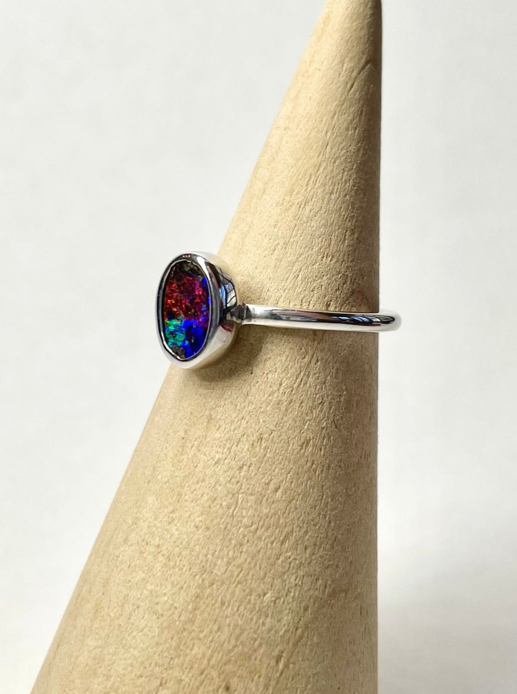 Bague Opale Rouge Poussière de Lune