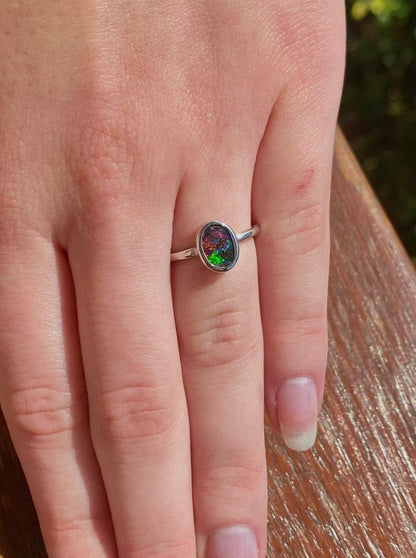 Bague Opale Rouge Poussière de Lune