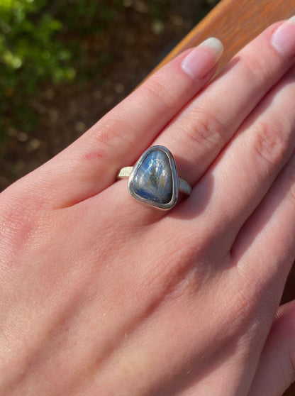 Night Sky Glisten Sapphire Ring