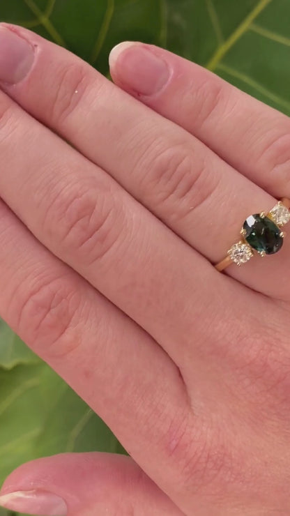 Bague saphir australien vert forêt et diamants