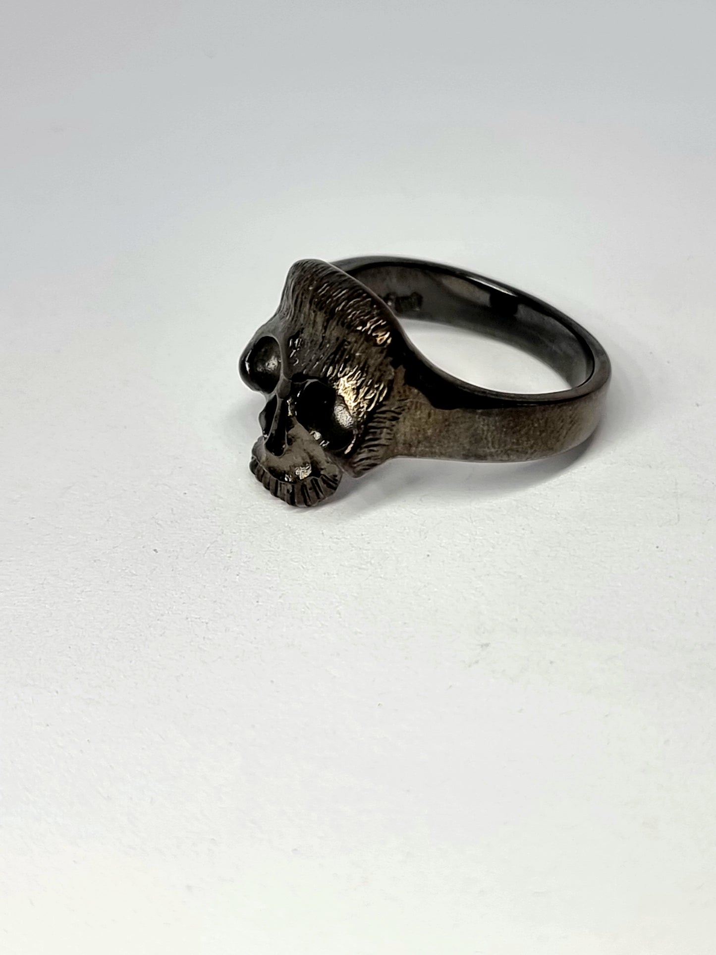 Bague Tête de Mort Argent Fini Rhodié Noir