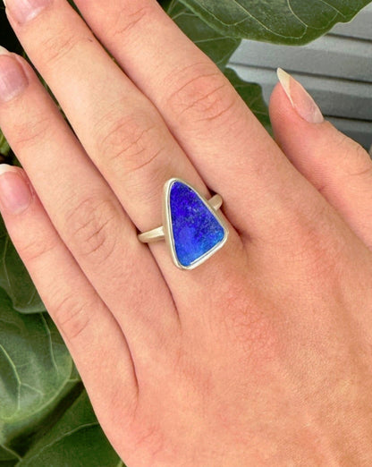 Bague opale bleue riche en argent