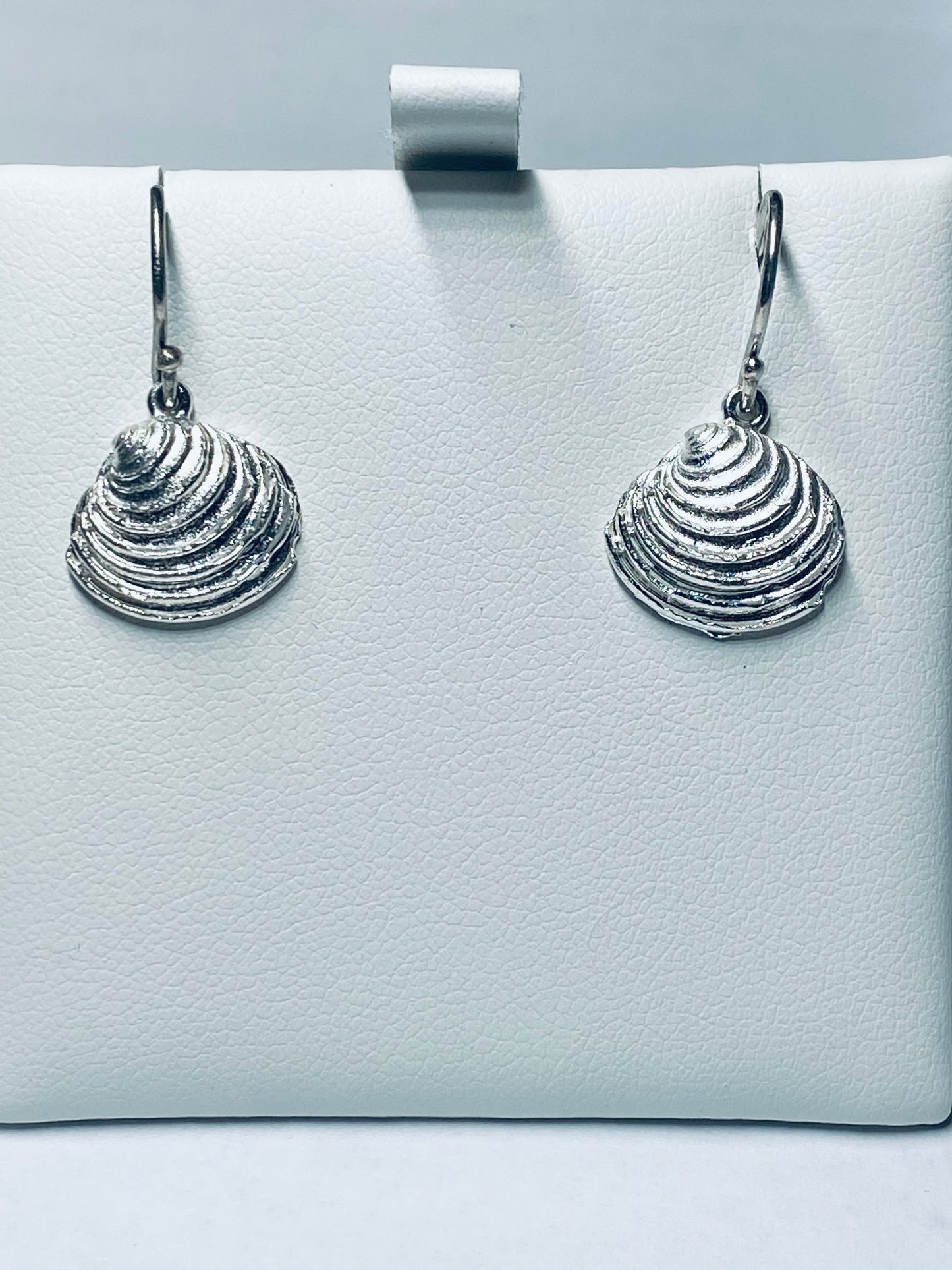 Boucles d'oreilles Coastal Silver Shell Pendantes Larges